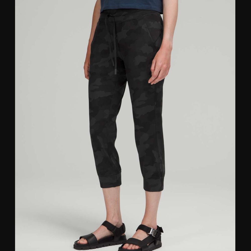 Lululemon Ready to Rulu Jogger Crop Heritage 365 Camo Deep Coal Multi